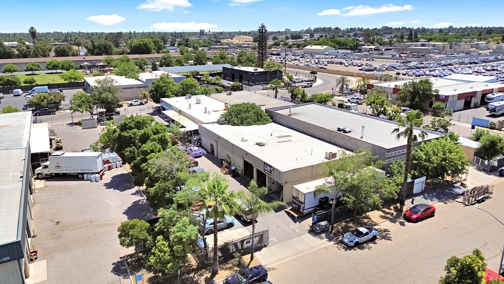 More Photos Of 2152 N Briarwood Ave, Fresno Warehouse For Sale