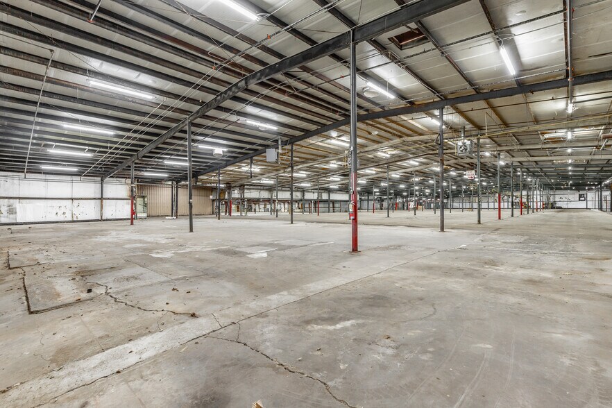More Photos Of 1318 Underwood St, Dalton Warehouse For Lease