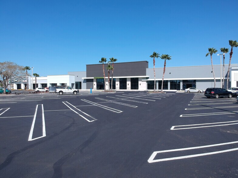 More Photos Of 5502-5726 Cortez Rd W, Bradenton Storefront For Lease