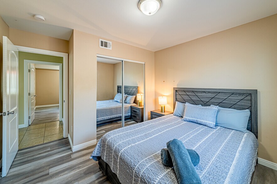 More Photos Of 943 Broad Ave, Wilmington Apartments For Sale