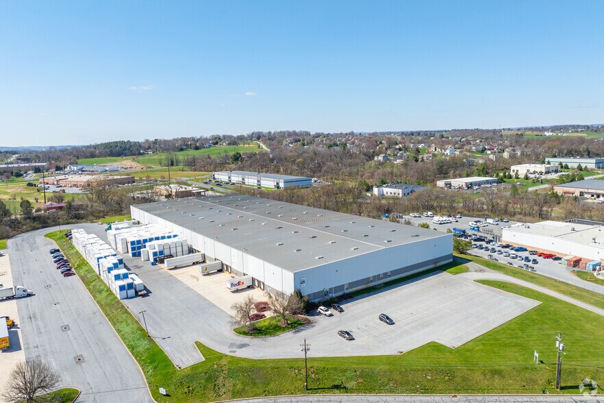 More Photos Of 1011 Aip Dr, Middletown Warehouse For Lease