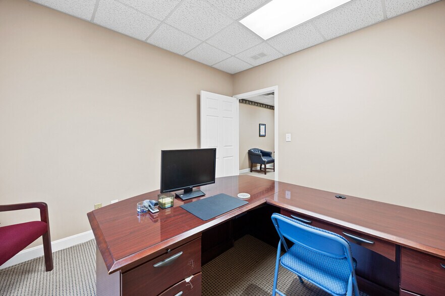 More Photos Of 303 Middletown Pky, Louisville Office For Sale