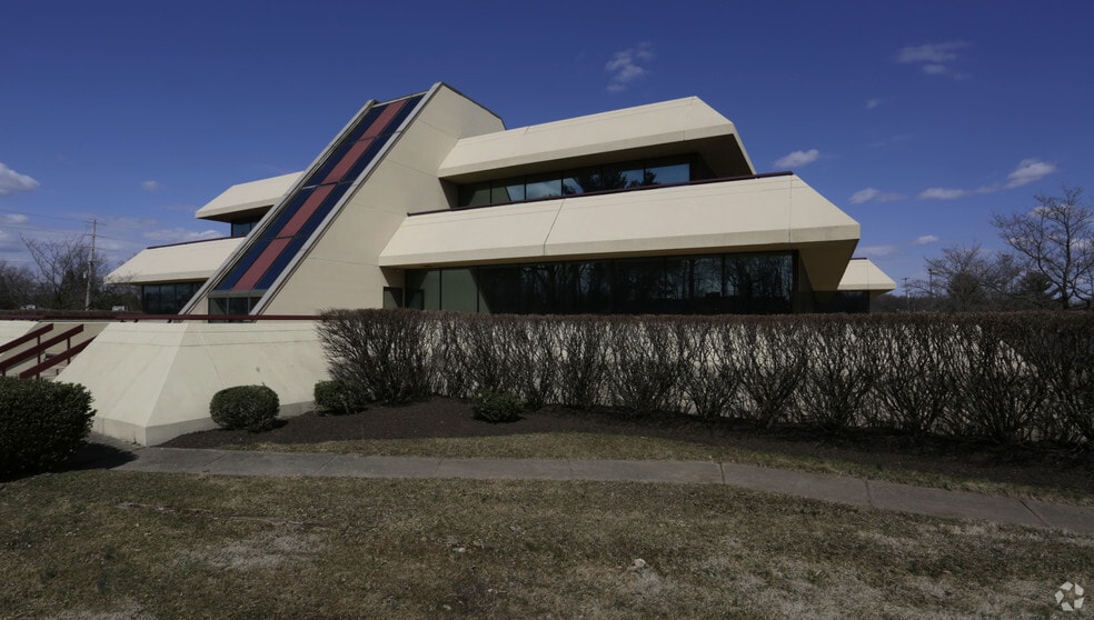 More Photos Of 75 James Way, Southampton Medical For Sale