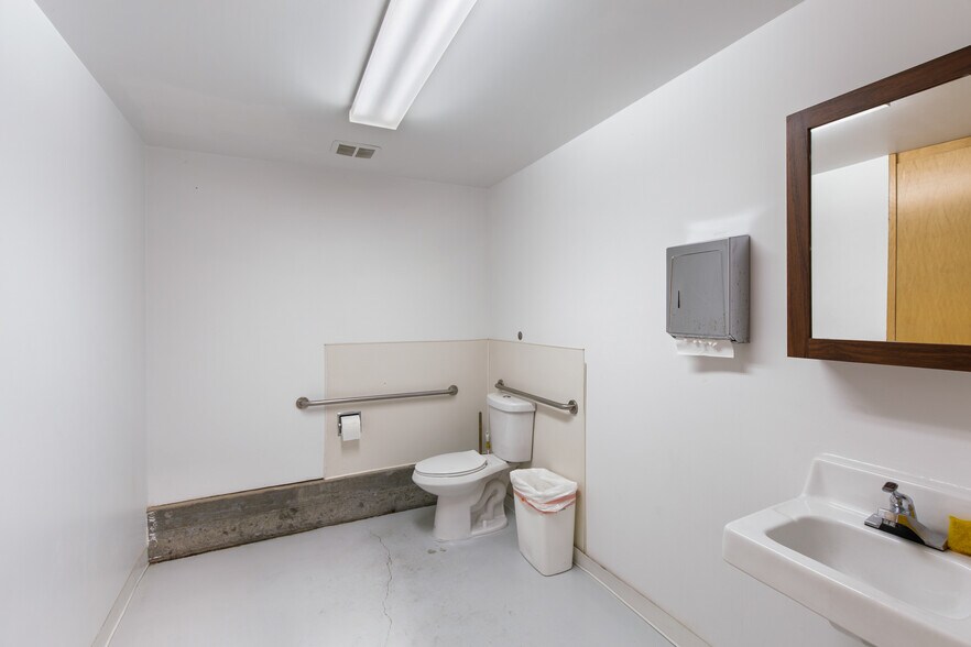 More Photos Of 2534 Magnolia St, Oakland Manufacturing For Sale