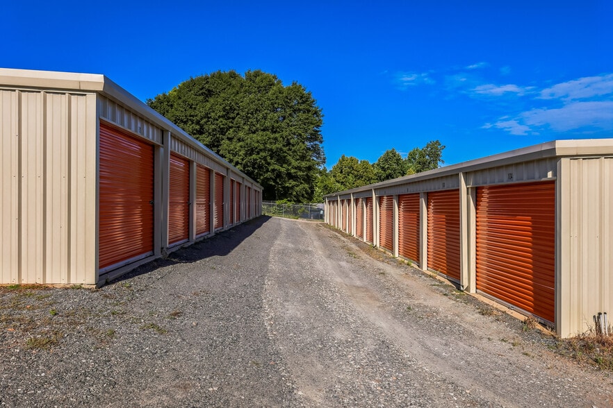 More Photos Of 52 & 54 Awtrey St, Manchester Self Storage For Sale