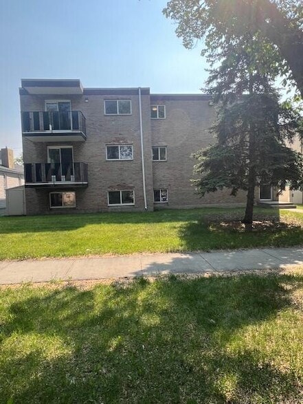 More Photos Of 11925 101st St NW, Edmonton Apartments For Sale