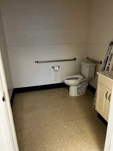 More Photos Of 3377-3399 Long Beach Blvd, Long Beach Unknown For Lease