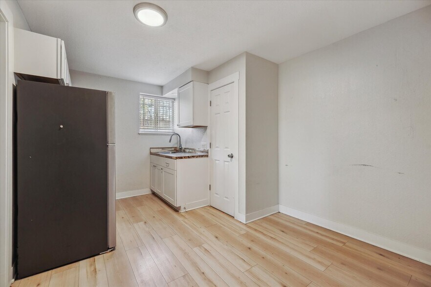 More Photos Of 1923 Dallas St, Aurora Apartments For Sale