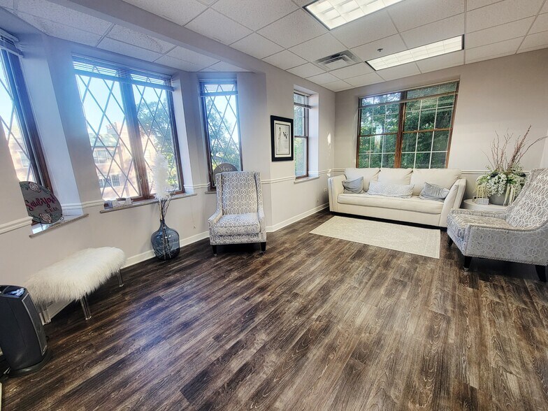 More Photos Of 20635 Abbey Woods Ct N, Frankfort Loft Creative Space For Lease