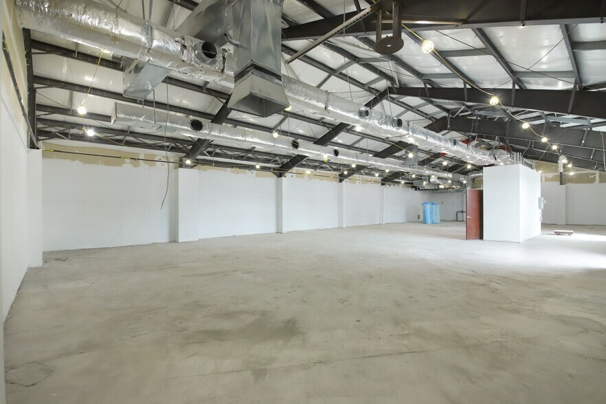More Photos Of 1781 Hylan Blvd, Staten Island Office For Lease