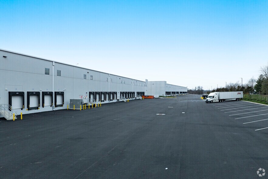 More Photos Of 11501 University Blvd, Manassas Unknown For Lease