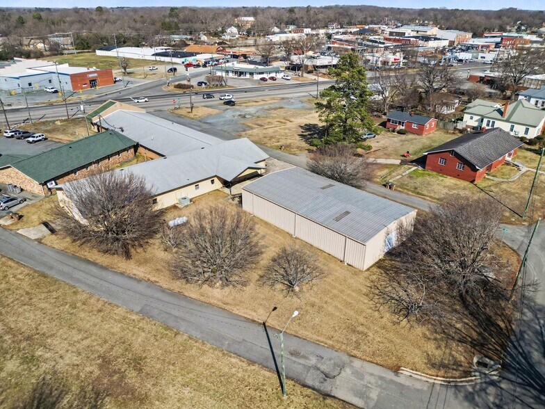 More Photos Of 6402 W Marshville Blvd, Marshville Showroom For Lease