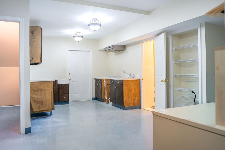 More Photos Of 2563 Main St, Stratford Medical For Lease