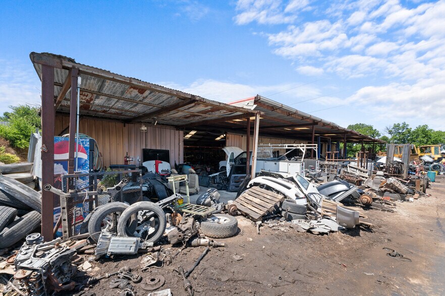 More Photos Of 10466 Central Expy, Dallas Auto Salvage Facility For Sale