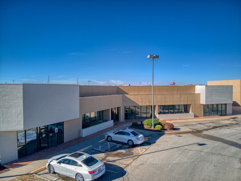 More Photos Of 2120-2140 N Woodlawn St, Wichita Unknown For Lease