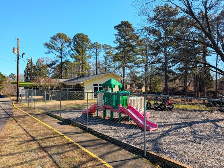 More Photos Of 395 Russell Dr, Smyrna Daycare Center For Lease