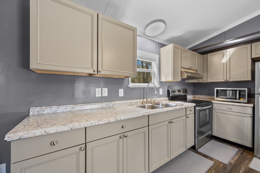 More Photos Of 9572 Hwy 41 W, Pink Hill Land For Sale