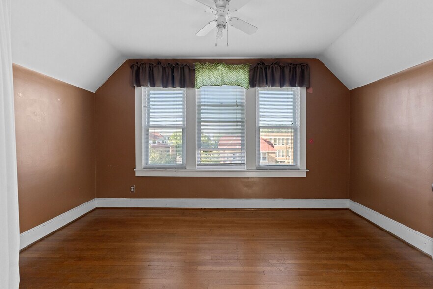 More Photos Of 150 Main St, Johnson City Medical For Sale