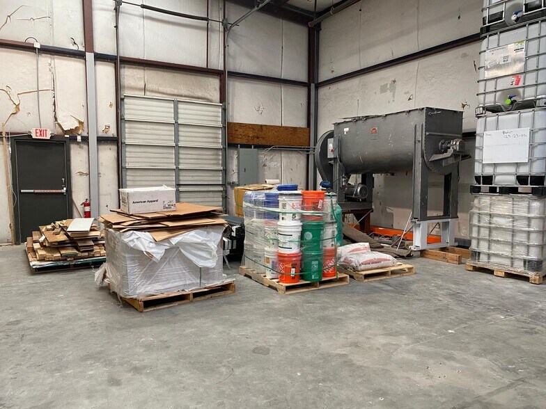 More Photos Of 200 Varnfield Dr, Summerville Warehouse For Lease