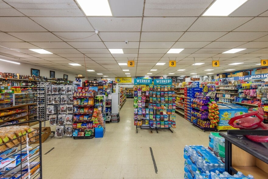 More Photos Of 690 N Ventura Ave, Oak View General Retail For Sale