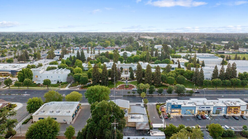 More Photos Of 750 S Mooney Blvd, Visalia Freestanding For Sale