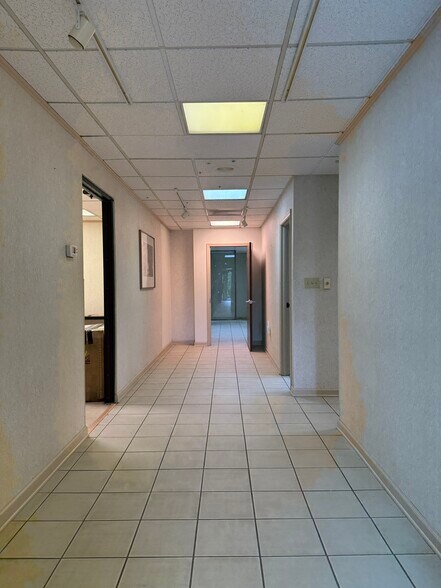 More Photos Of 3902-3904 Franklin Rd, Roanoke Office For Lease