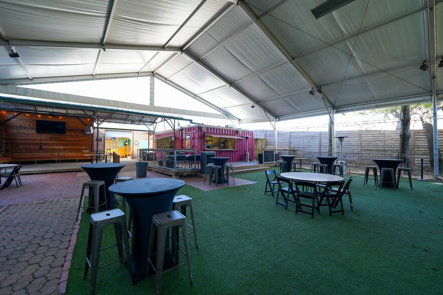 More Photos Of 1403 Nance St, Houston Restaurant For Lease