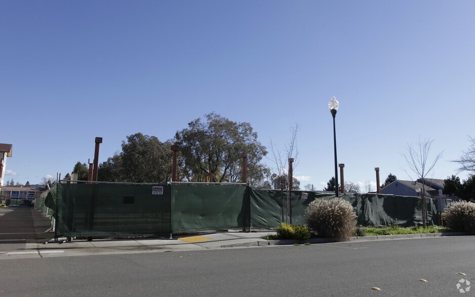 More Photos Of 220 Windsor River Rd, Windsor Apartments For Sale