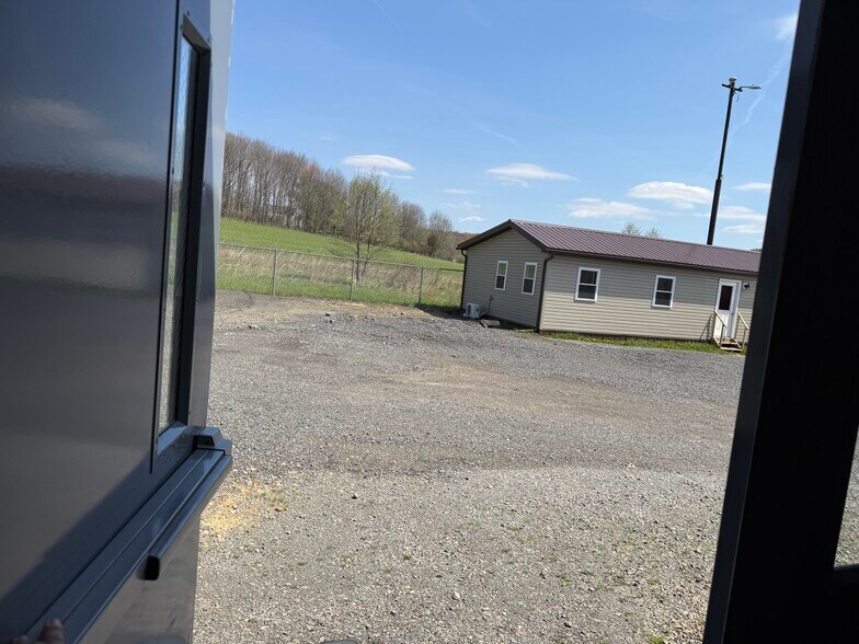 More Photos Of 4881 Pittsburgh Rd, Harrisville Light Distribution For Sale