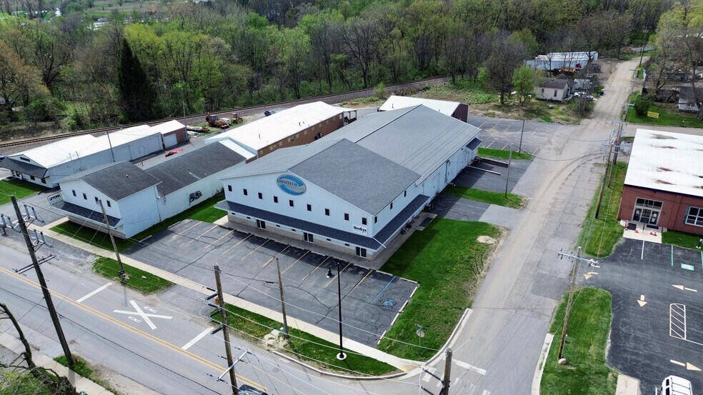 More Photos Of 450 Campbell St, Valparaiso Service For Lease