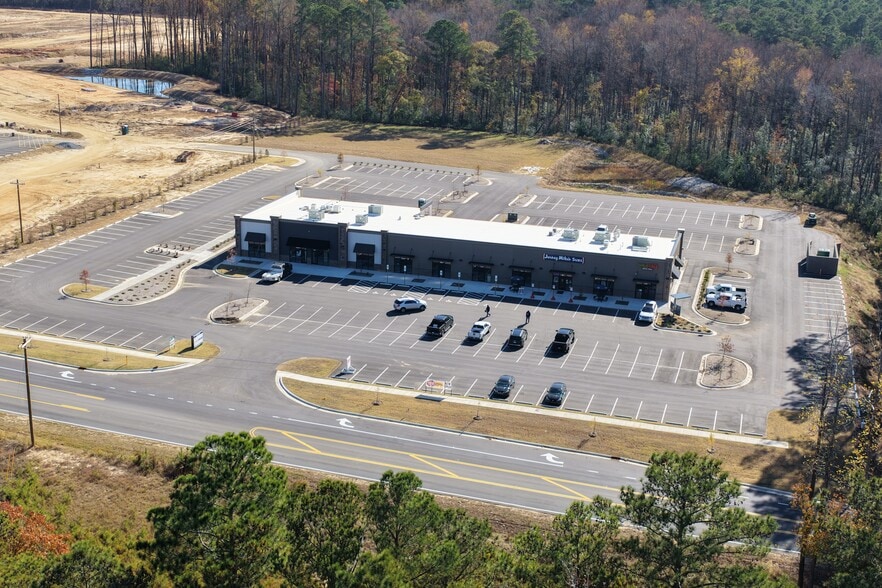 More Photos Of 5533 Corporation Drive, Hope Mills General Retail For Lease