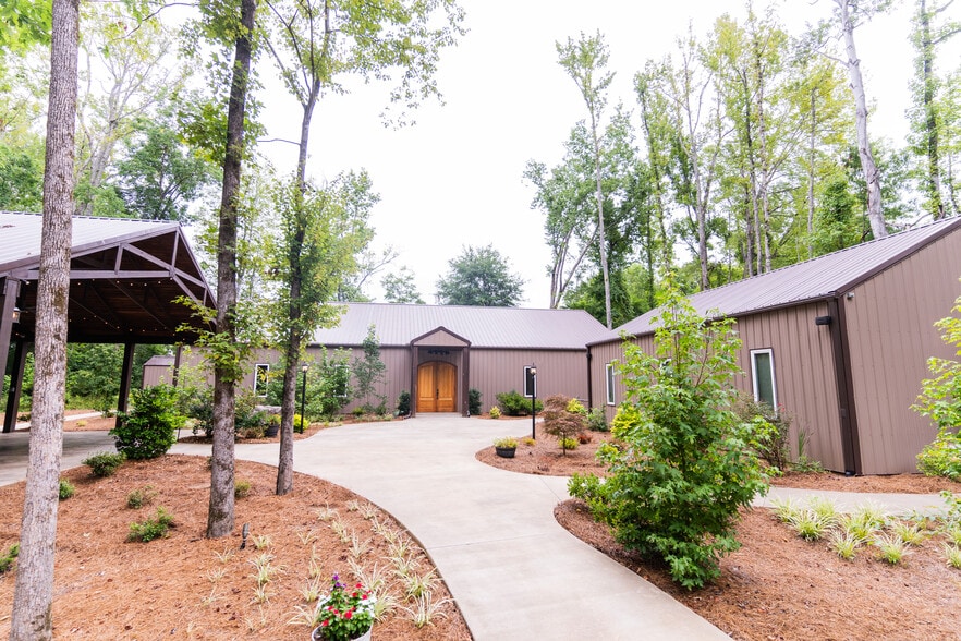 More Photos Of 387 A County Road 218, Corinth General Retail For Sale