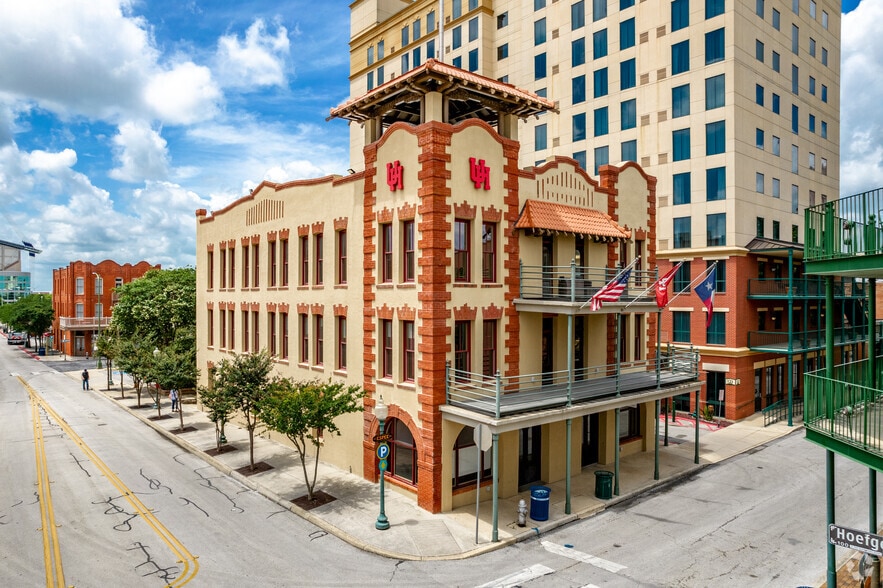 More Photos Of 119 Heiman St, San Antonio Unknown For Lease