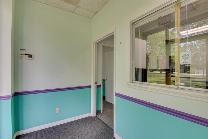 More Photos Of 1002 Commerce, Lincolnton Distribution For Sale