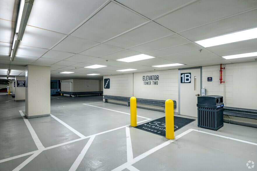 More Photos Of 330 E Kilbourn Ave, Milwaukee Office For Lease