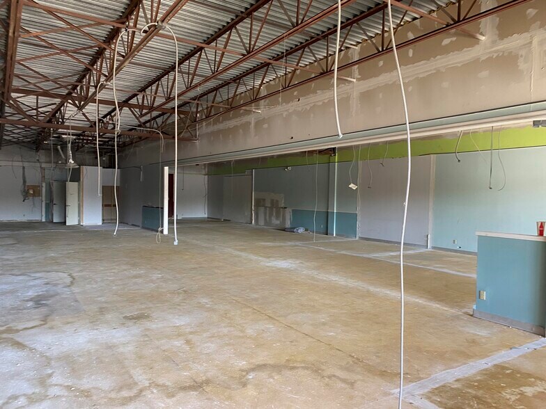 More Photos Of 10045 S US Highway 1, Port Saint Lucie General Retail For Lease