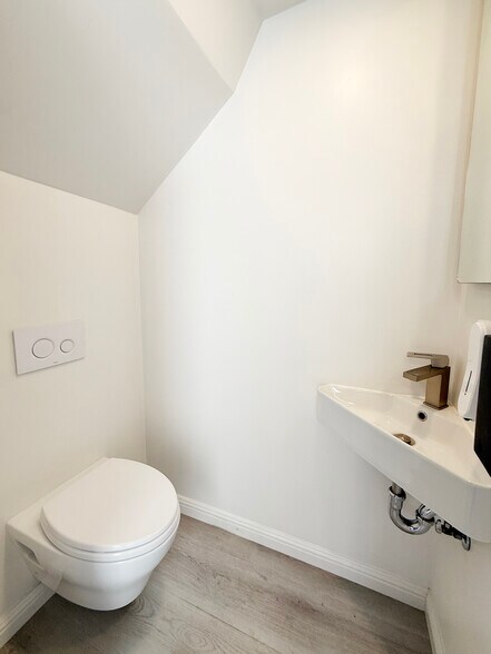 More Photos Of 1385 Harrison St, San Francisco Flex For Sale