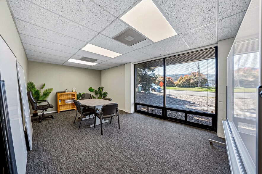 More Photos Of 710 Jefferson Ave, Ashland Light Manufacturing For Lease