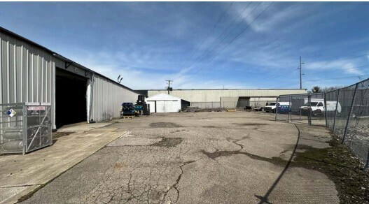 More Photos Of 15401 Industrial Dr, Schoolcraft Warehouse For Lease