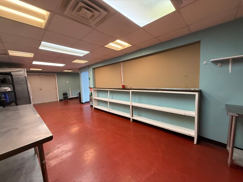 More Photos Of 16677 US Highway 77, Springer Restaurant For Lease