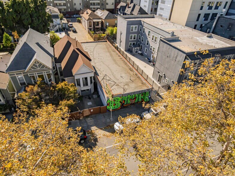 More Photos Of 635 W Grand Ave, Oakland Freestanding For Sale