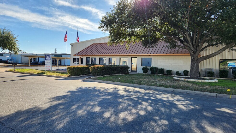 More Photos Of 1304 W Industrial Blvd, Round Rock Light Distribution For Sale