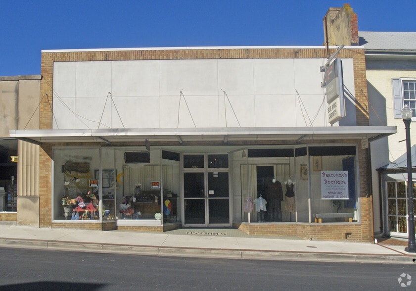 Primary Photo Of 411 W Main St, Waynesboro Restaurant For Sale
