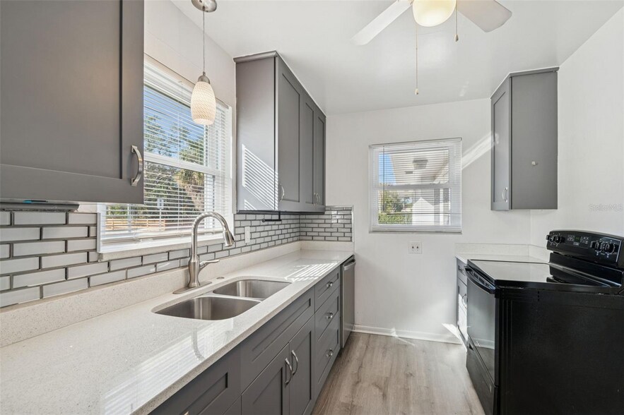 More Photos Of 2900 49th St N, Saint Petersburg Specialty For Sale