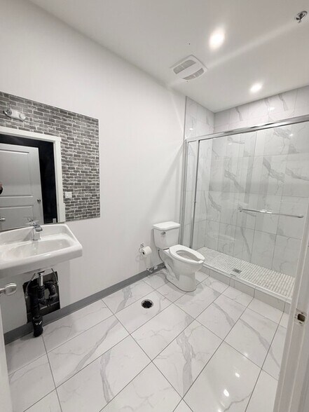 More Photos Of 6520 36 St NE, Calgary Freestanding For Sale