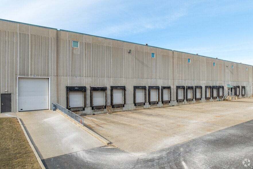 More Photos Of 4 Applegate Dr, Robbinsville Warehouse For Lease