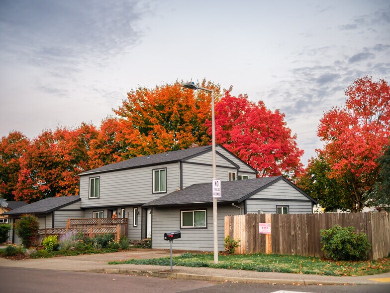 More Photos Of 582 S Maple St, Canby Apartments For Sale