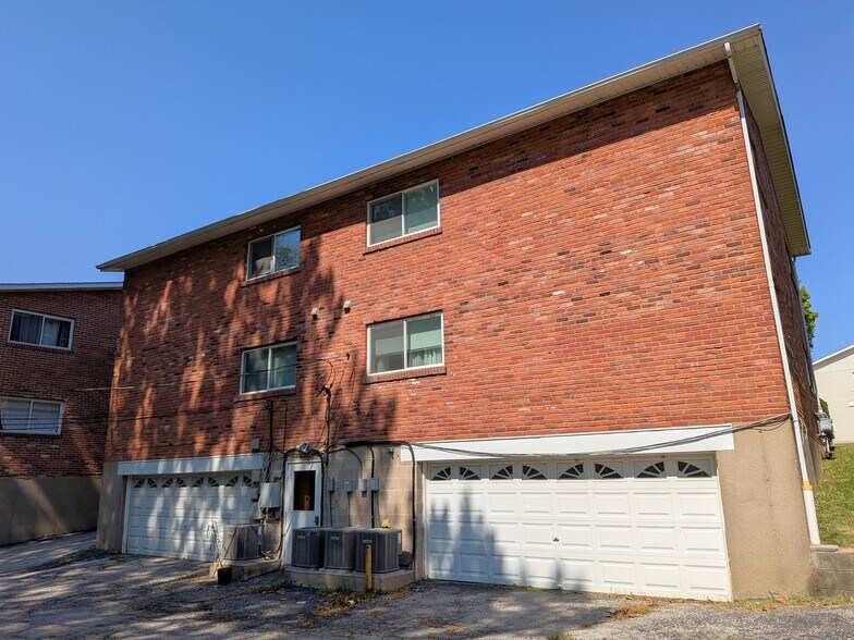 More Photos Of 9546 Hyde Park Dr, Affton Apartments For Sale