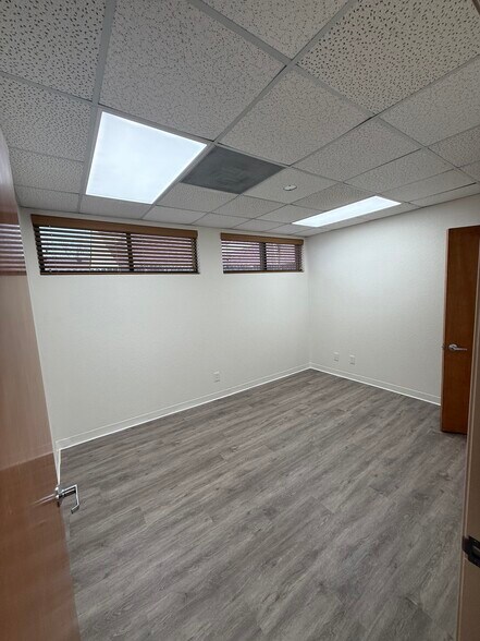 More Photos Of 2401 W Green Oaks Blvd, Arlington Office For Lease