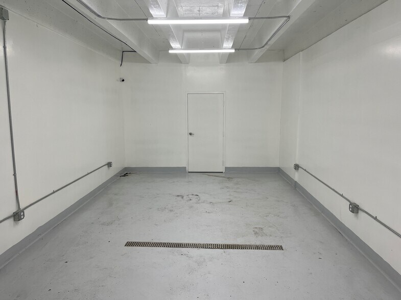 More Photos Of 153 Vallejo St, Denver Warehouse For Sale